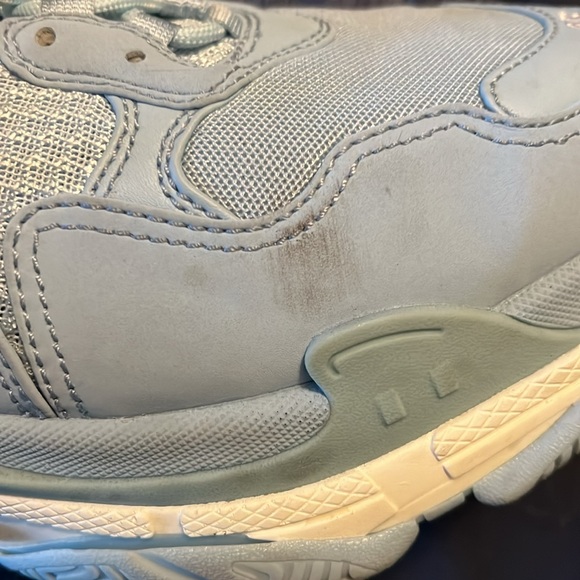 Balenciago’s 45 light blue size 12. Comes with extra shoe strings and dust bag - Picture 7 of 10